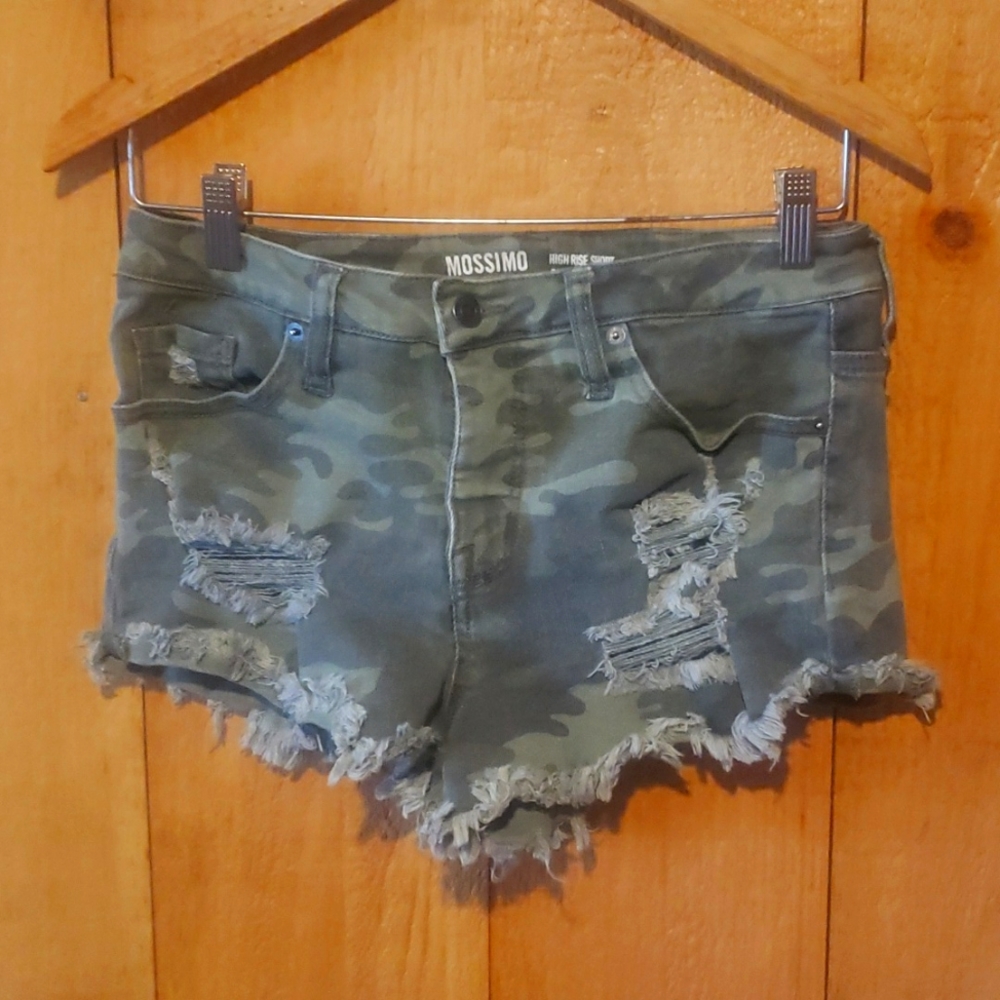 Mossimo Supple Co army camouflage cargo shorts